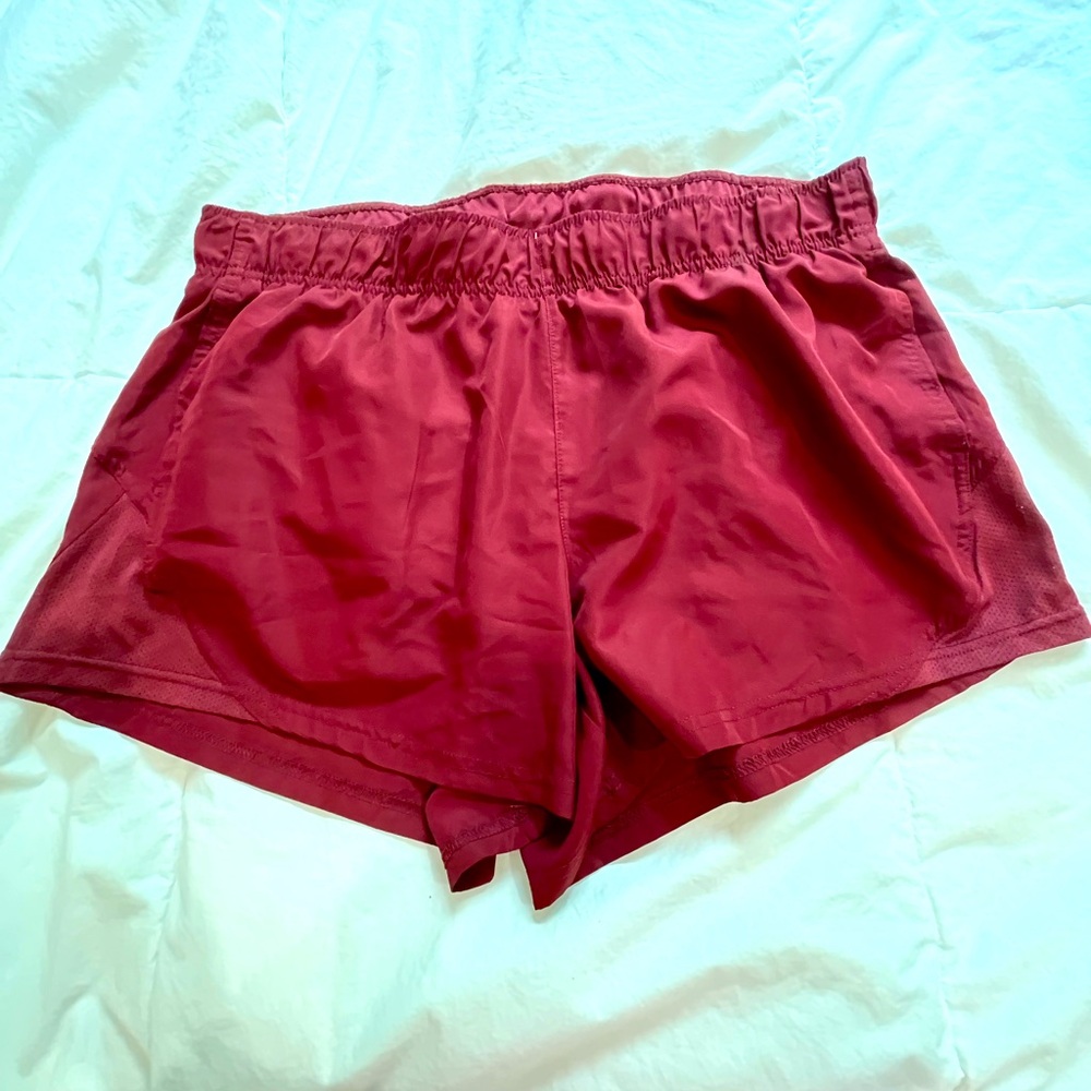 Women's Maroon Lined Athletic Shorts Sz XL
W/side pockets